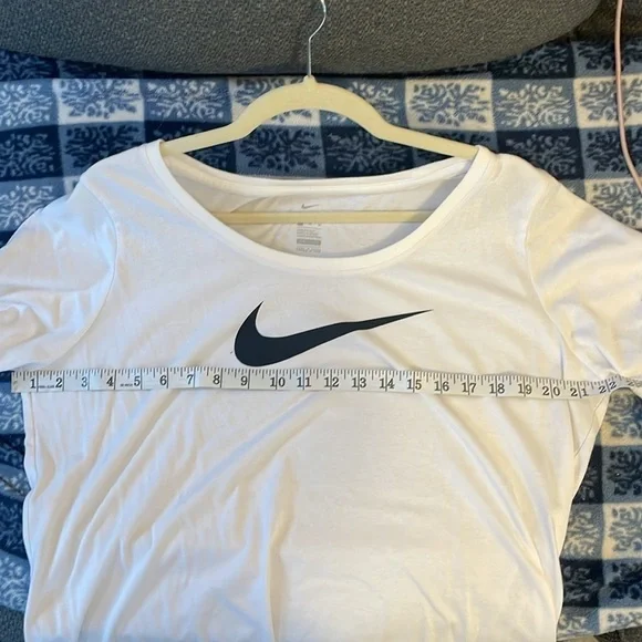 Nike-Disney- maurices 3 Pk Tee’s size XL crew-scoup-Vneck white & plum - Picture 9 of 11